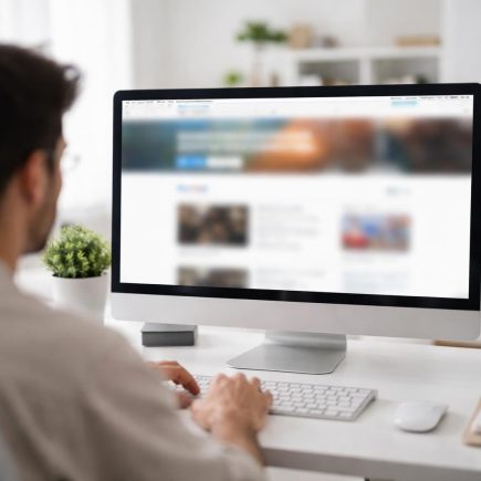 ecran-ordinateur-bureau-moderne-interface-floue